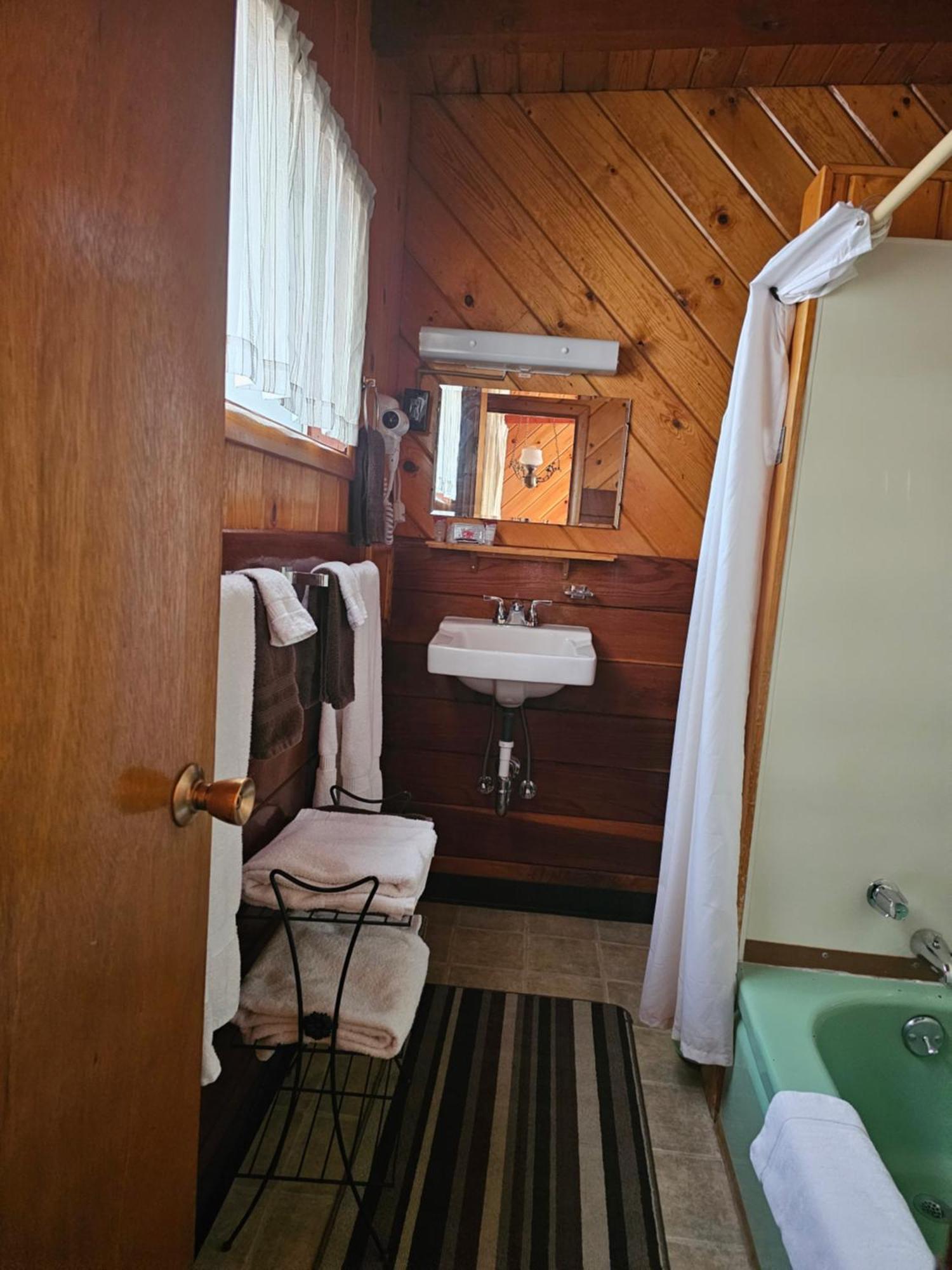 Toiyabe Motel Walker Экстерьер фото