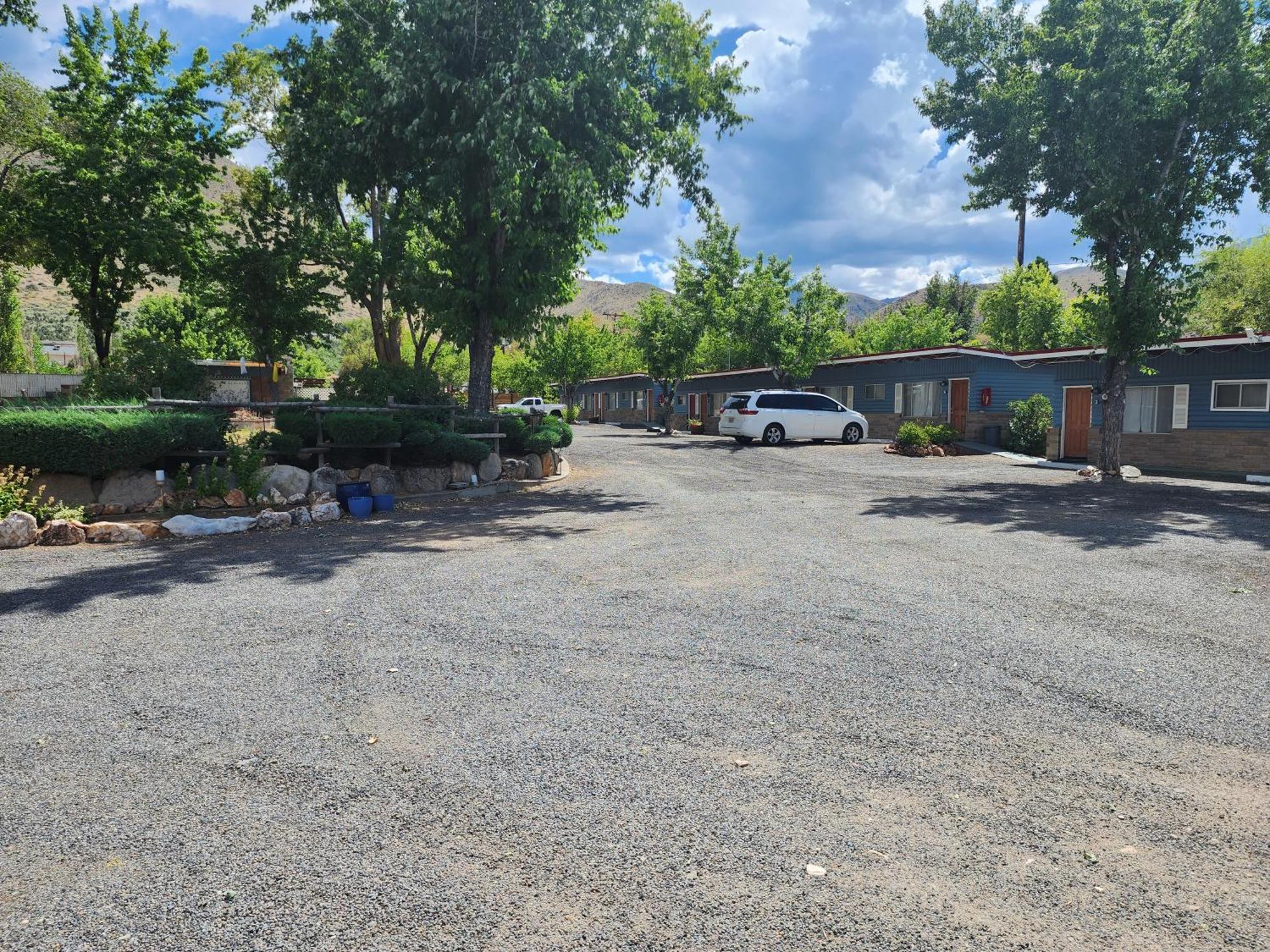 Toiyabe Motel Walker Экстерьер фото