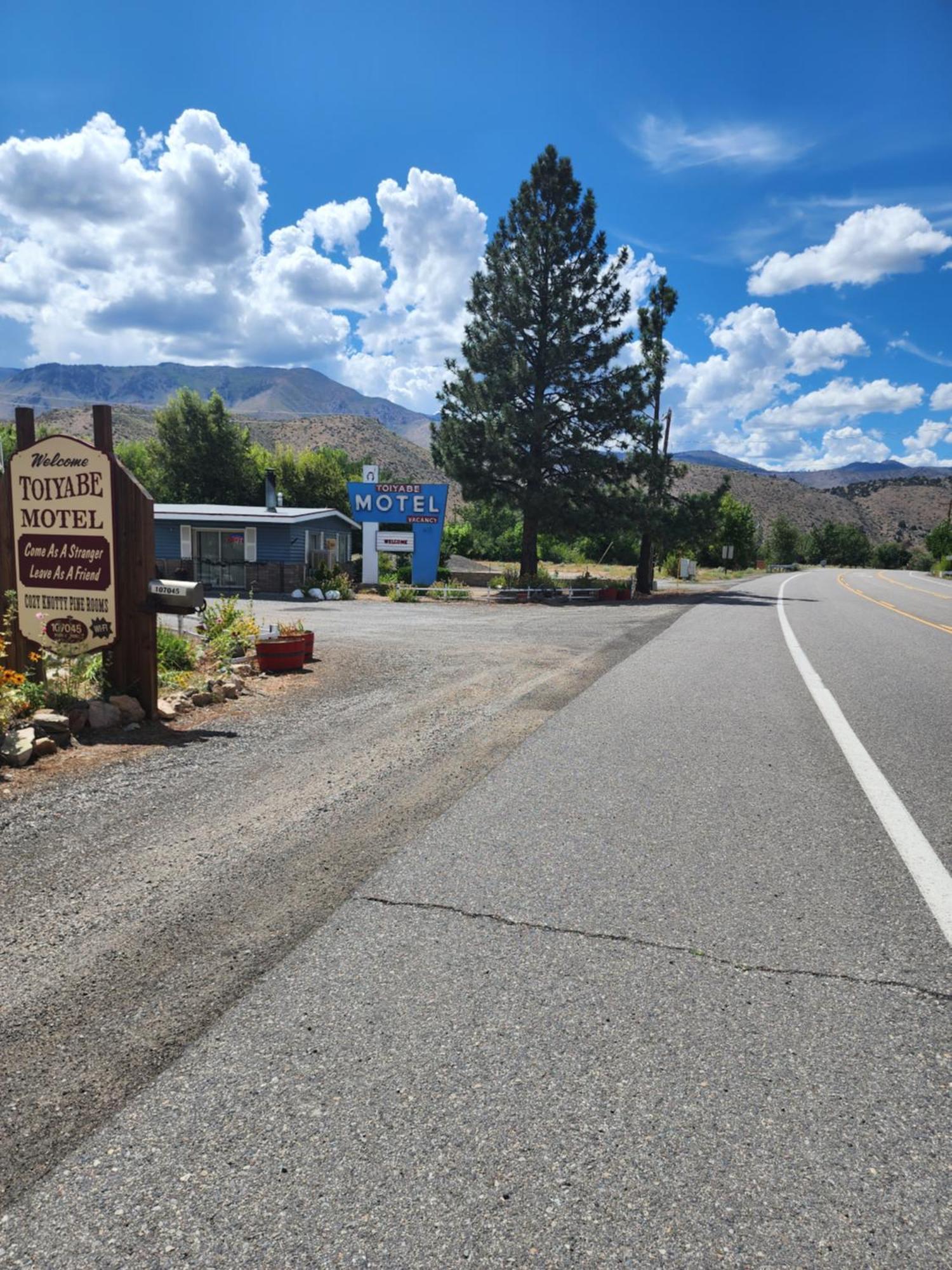 Toiyabe Motel Walker Экстерьер фото
