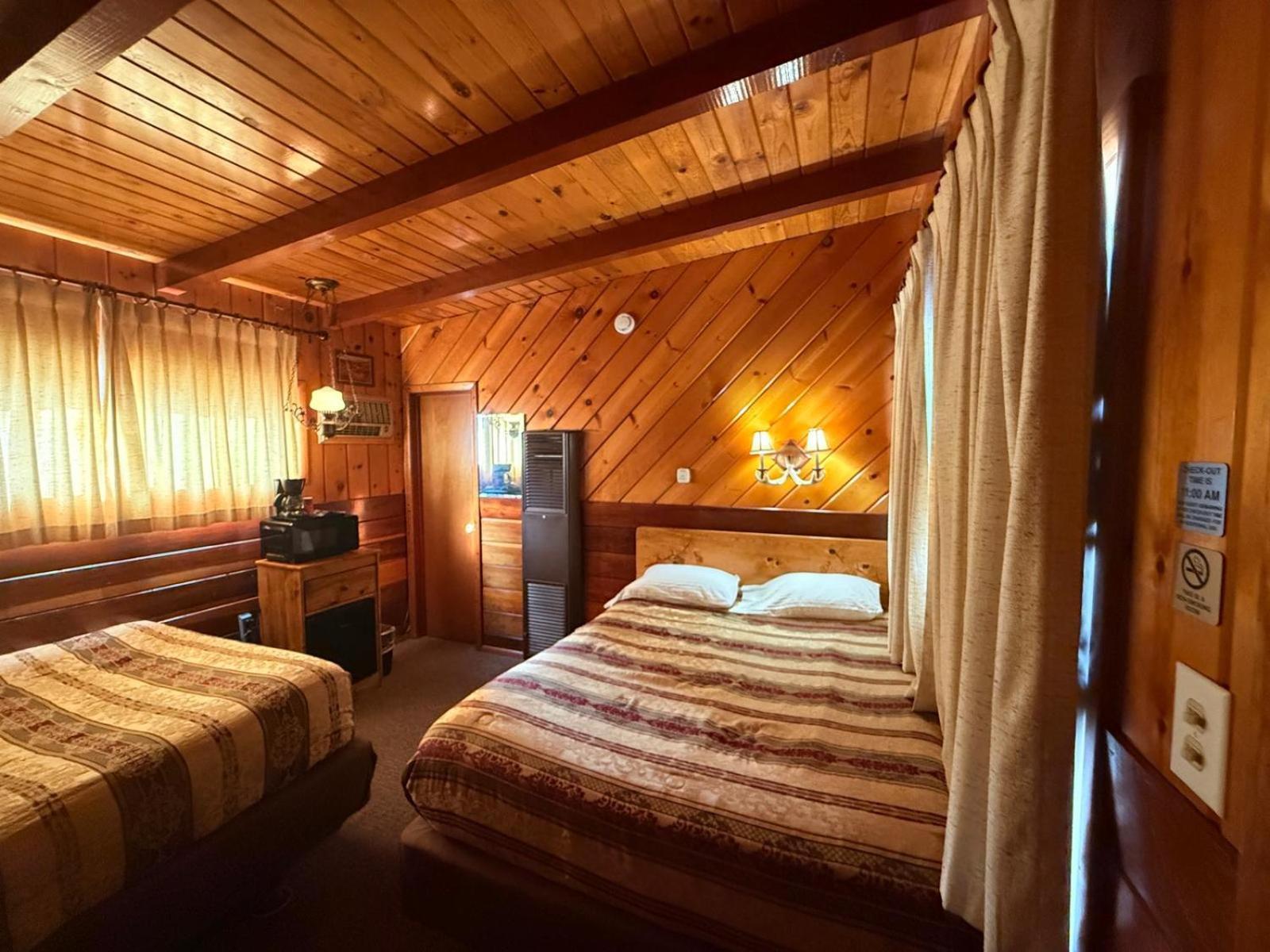Toiyabe Motel Walker Экстерьер фото