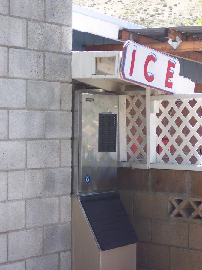 Toiyabe Motel Walker Экстерьер фото